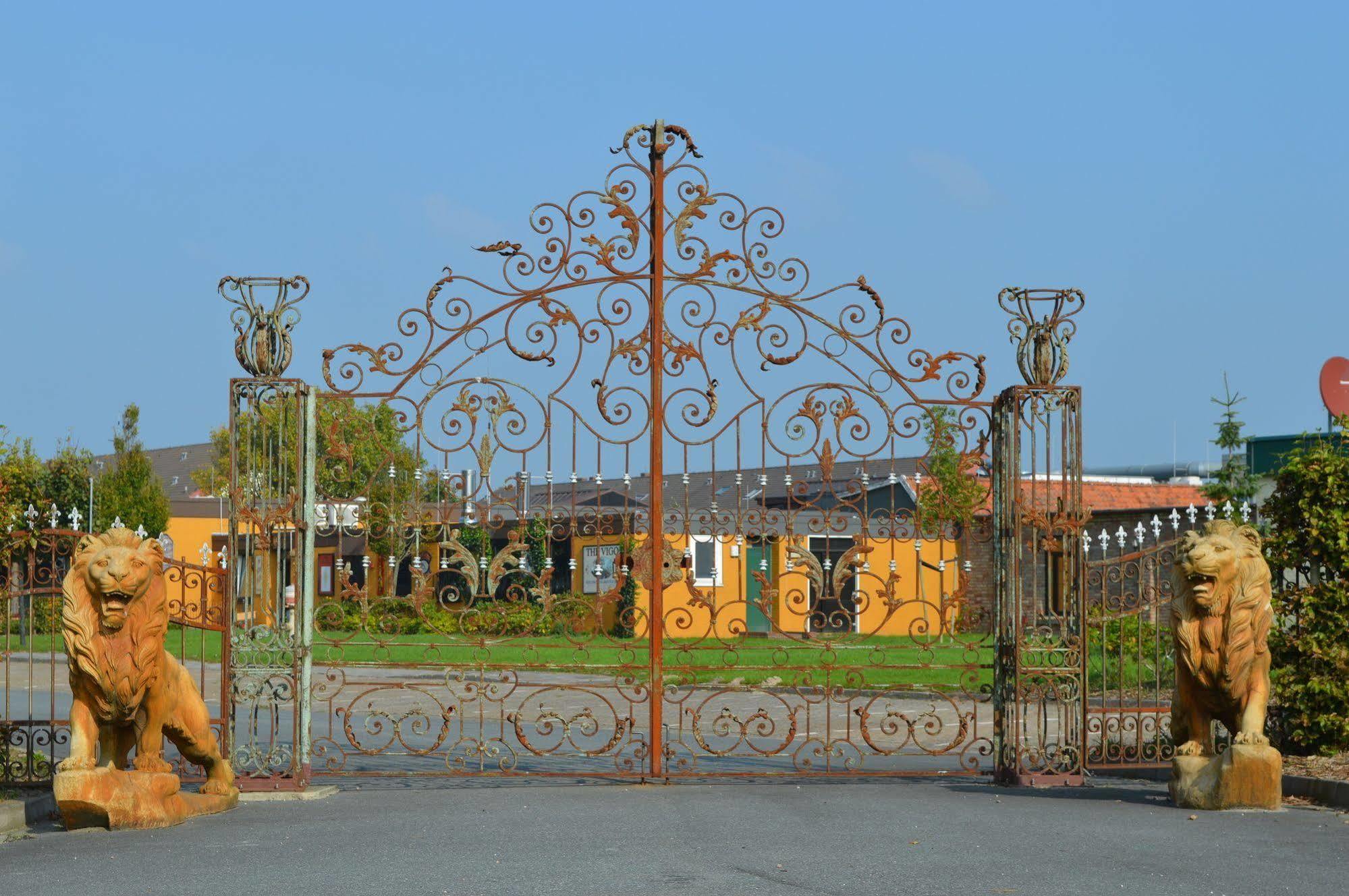 Dorf Wangerland Hotel Schillig Exterior photo