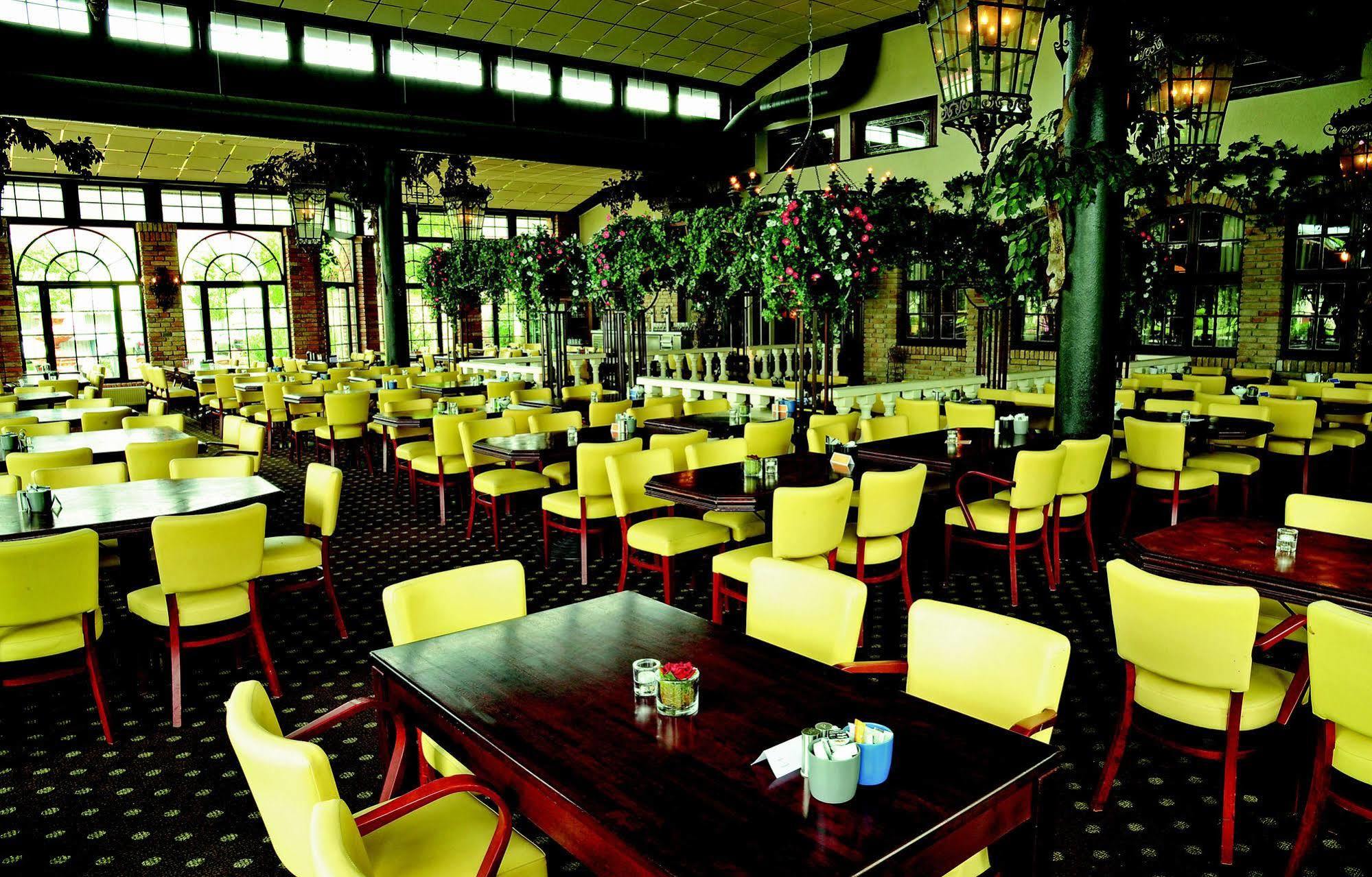 Dorf Wangerland Hotel Schillig Exterior photo
